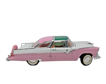 Vintage '55 Ford Fairlane Crown Victoria 1955 1/18 Die Cast Road Tough Pink