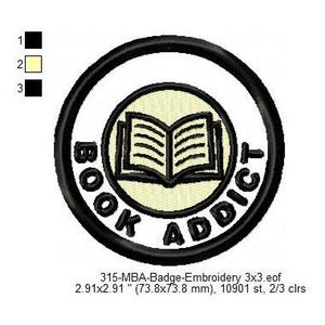 Puede incluir: Parche bordado con el texto "BOOK ADDICT" que rodea un gráfico de libro abierto. El diseño presenta colores negro, amarillo y blanco. El parche mide 73,8 x 73,8 mm.