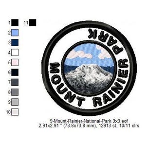Puede incluir: Un parche bordado en blanco y negro con el texto "Mount Rainier National Park" y una representación de una montaña nevada con nubes en el fondo. El parche tiene un diámetro de 7,38 cm.