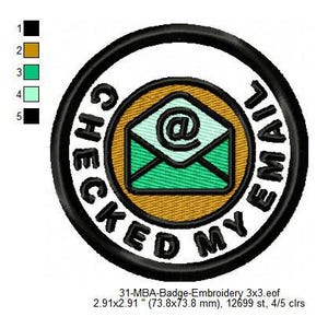 Pode incluir: Etiqueta bordada em preto e branco com um design circular. O círculo tem o texto "CHECKED MY EMAIL" ao redor do exterior e um envelope amarelo com um interior verde e um símbolo "@" dentro. A etiqueta mede 73,8 mm por 73,8 mm.