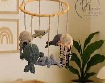 Contrasting baby mobile; dolphins, whales, and jellyfish; crochet pattern; PDF; English and German