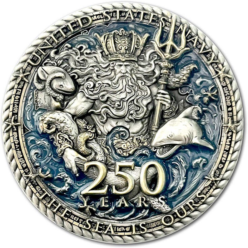 K&ouml;nnte beinhalten: Eine Silberm&uuml;nze zum 250-j&auml;hrigen Jubil&auml;um der United States Navy. Die M&uuml;nze zeigt Neptun mit einem Dreizack, umgeben von Meereslebewesen und der Aufschrift "THE SEAS IS OURS".