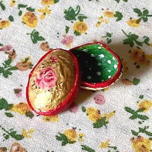 Oeuf de Pâques ミニチュア en papier mâché à l'échelle 1:12、メゾン ド プーペの装飾 de Pâques