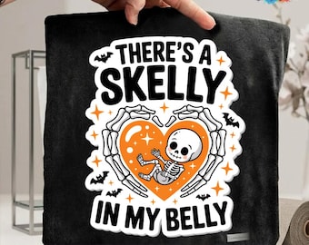 Spooky Mama PNG SVG, Halloween-zwangerschapsaankondiging, moeder als shirtontwerp, moederschap skelet afbeelding, baby onthullen digitale download