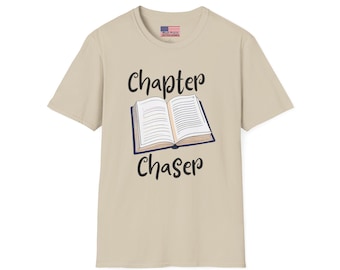Kapitel Chaser Unisex Softstyle T-Shirt, Perfekt für Buchliebhaber, tolles Geschenk für Leser, Literatur-T-Shirt, Freizeitkleidung, Geburtstagsgeschenk