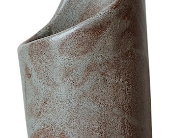 Oblique & minimalist handmade terracotta vase