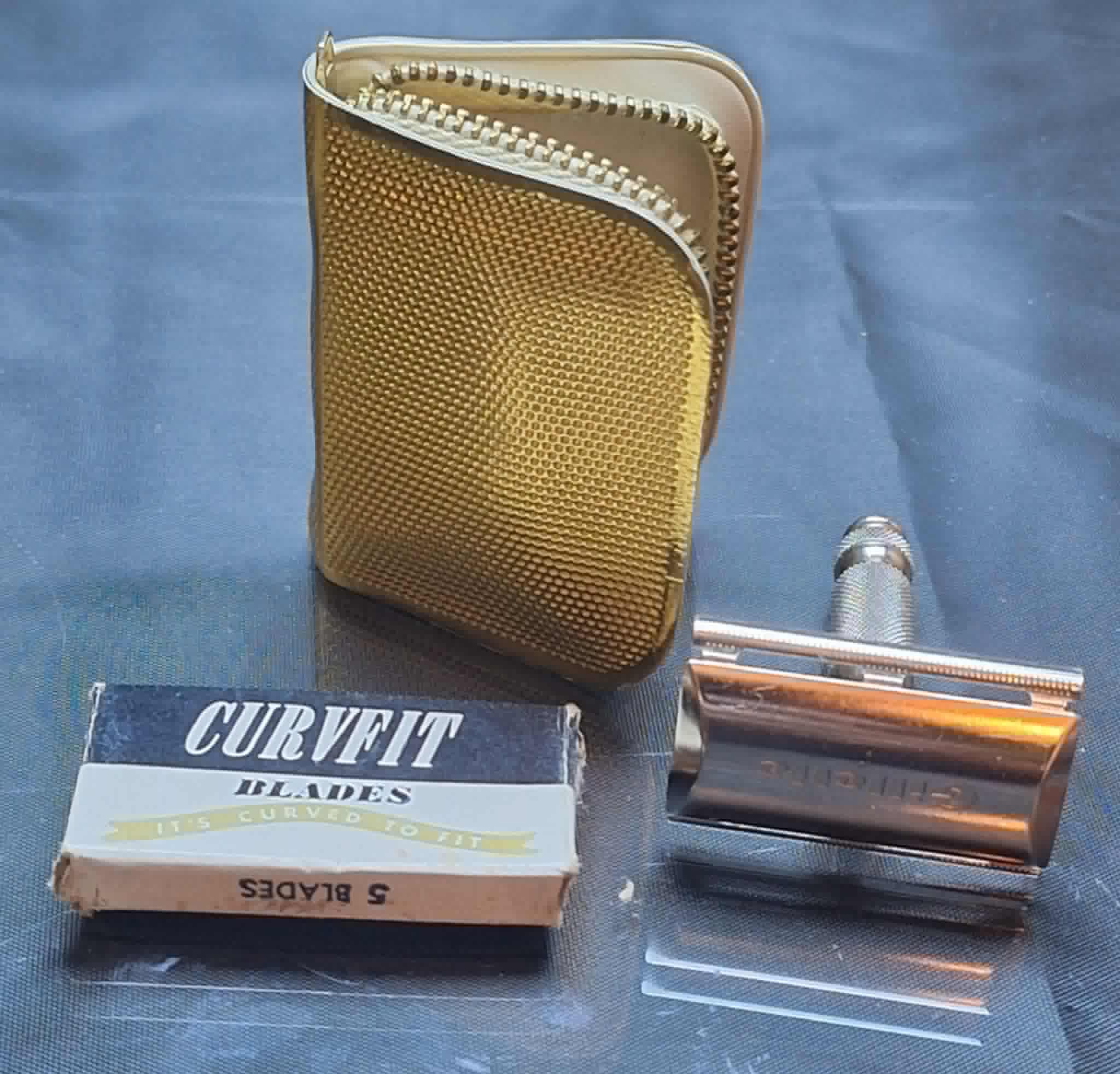 Gillette Safety Razor Travel Set ~ Zip-up Case ~ Classic Shaving