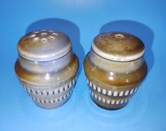 Vintage Irish Porcelain Salt & Pepper Shakers Set | Clover Glaze Ceramic Table Seasoning Set | Mid Century Kitchen Collectibles 2.5”