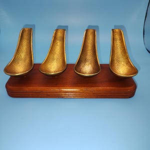 Vintage Park Industries 4-Pipe Stand Holder | Mid Century Wood and Hammered Brass Cradle Tobacco Pipe Rest | Retro Tobacciana Desktop Displa