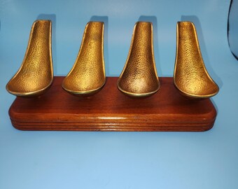 Vintage Park Industries 4-Pipe Stand Holder | Mid Century Wood and Hammered Brass Cradle Tobacco Pipe Rest | Retro Tobacciana Desktop Displa