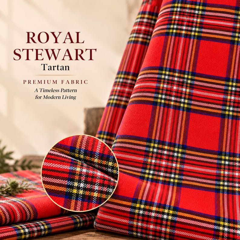 Pu&ograve; includere: Tessuto tartan Royal Stewart con una base rossa vivace e strisce incrociate blu, verdi, gialle e bianche. Il testo recita ROYAL STEWART Tartan PREMIUM FABRIC A Timeless Pattern for Modern Living. Un inserto circolare mostra la trama del tessuto.