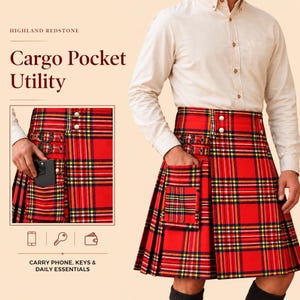 Pu&ograve; includere: Un kilt scozzese rosso con tasca cargo, due fibbie laterali nere e bottoni color argento. Il testo riporta HIGHLAND REDSTONE, Cargo Pocket Utility e CARRY PHONE, KEYS & DAILY ESSENTIALS, con icone raffiguranti un telefono, una chiave e un portafoglio.