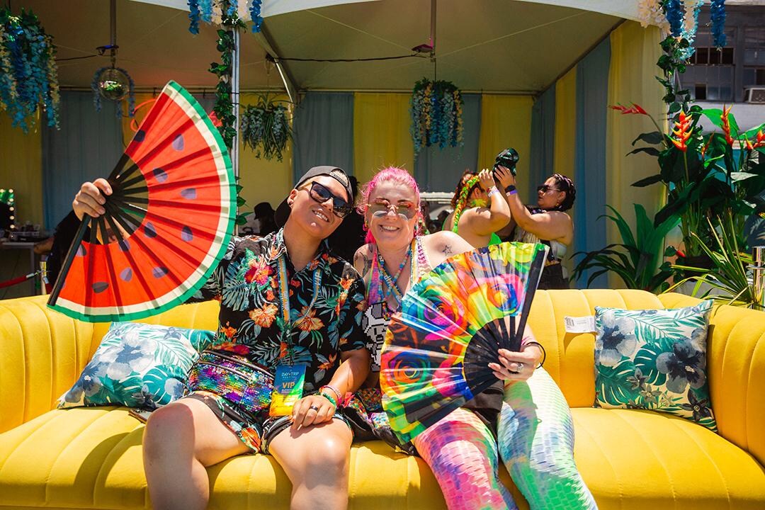 Clacking Fans Collapsible Clacking Rave Fans for Dancing, Festival Outfit Accessory ...