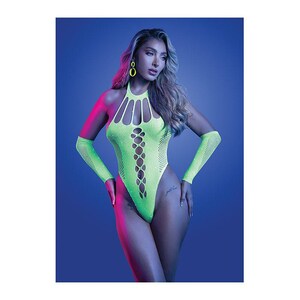 Może przedstawiać: Neonowo-zielone body z dekoltem typu halter z wycięciami, pionowym rzędem okrągłych wycięć pośrodku oraz fakturą przypominającą siatkę. Do zestawu dołączone są pasujące neonowo-zielone rękawy z siatki.