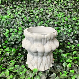 Handgemachter frecher Blumentopf aus Beton: Kleiner Schreibtischorganizer