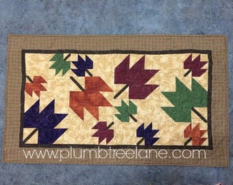 Quilted Fall Table Runner, Handmade Fall Leaf Table Runner, Quilted Fall Leaf Table Topper, Autumn Table Runner, Fall Quilt, Fall Decor