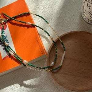 Collier Malachite et perles, ras de cou Perles Baroques d'Eau Douce, collier perles, cadeaux fêtes des mères, collier pull