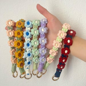 Daisy handmade Macrame Phone Strap, Wrist Keychain, Floral Boho Style, Colorful Crochet Flower Lanyard Universal for Phone