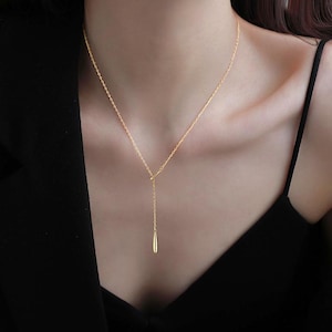 Water tear drop pendant necklace, Minimalist Pendant Necklace, Everyday Necklace, teardrop gold dainty charm, Gift for her, simple pendants