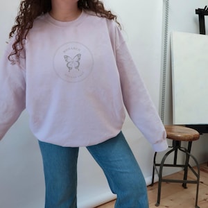 18000 Light Pink | Gildan Mockup | Crewneck Sweatshirt Mockup | G180 Light Pink Crewneck Mockup | Gildan 18000 Sweater Mockup | Model Mockup