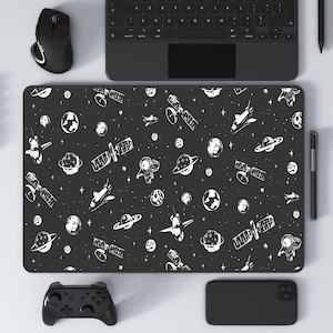 Space Desk Mat Astronaut Gaming Mouse Pad Outer Space Aesthetic Decor for Gamers Office Large Keyboard Mat