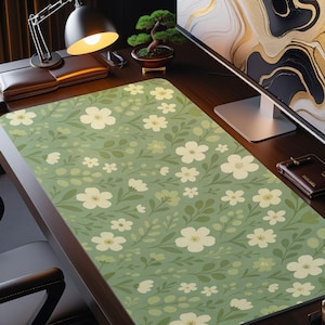 Alfombrilla de ratón XXL de anime para gamer, tapete de juego TCG, lindo accesorio de configuración grande, regalo acogedor para gamers amantes de las plantas y las mejores estaciones de batalla. imagen 1