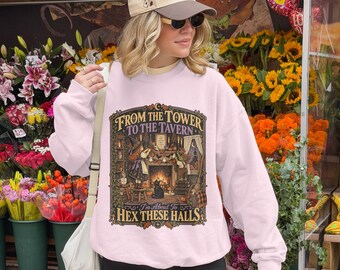 Comfort Colors® Vom Turm zur Taverne Shirt Hexen-Shirt Geschenk für Buchliebhaberinnen Gruseliges Fantasy-Shirt für Damen