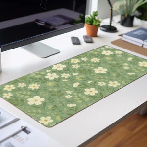 Alfombrilla de ratón XXL de anime para gamer, tapete de juego TCG, lindo accesorio de configuración grande, regalo acogedor para gamers amantes de las plantas y las mejores estaciones de batalla. imagen 3