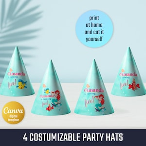 K&ouml;nnte beinhalten: Vier anpassbare Partyh&uuml;te mit Meerjungfrauen-Motiv. Jeder Kegelhut ist mit "Amanda wird f&uuml;nf!" und Meereskreaturen-Illustrationen bedruckt. Die H&uuml;te sind f&uuml;r das Selberdrucken und -ausschneiden konzipiert.