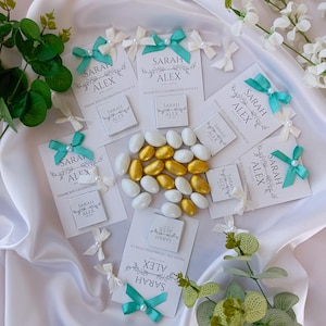50 chocolade met kaart gunsten, bruiloft chocolade gunsten voor gast, aangepaste chocoladereep, gouden of zilveren melkchocolade, tafeldecoratie bruiloft