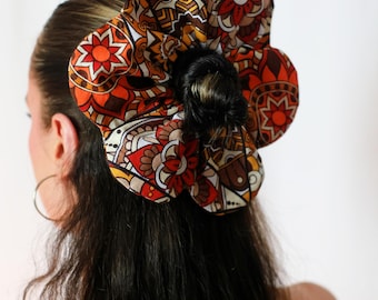Elástico de cabelo tamanho XL com estampa floral: acessório de cabelo boho com estampa Ankara em tons de azul e marrom.