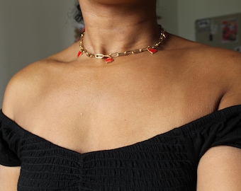 Gargantilha com pingente de coração vermelho: colar com corrente de clipe de papel dourado claro