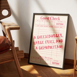 Carrie Bradshaw "Cheeseburger Cosmopolitan" SATC-tryck: A3-poster med gästrutor (digital nedladdning) bild 5