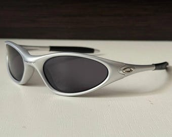 Oakley Minute 1.0 Silver Sunglasses Gorpcore Outdoor Vintage Y2K plate splice
