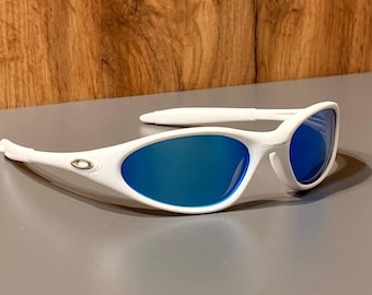 オークリー ミニッツ 1.0：マットブラック Y2K ラップサングラス