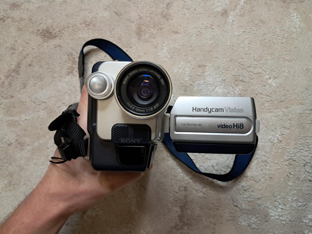 Sony Handycam Vision Hi8 CCD-TRV218E PAL Camcorder Video Recorder