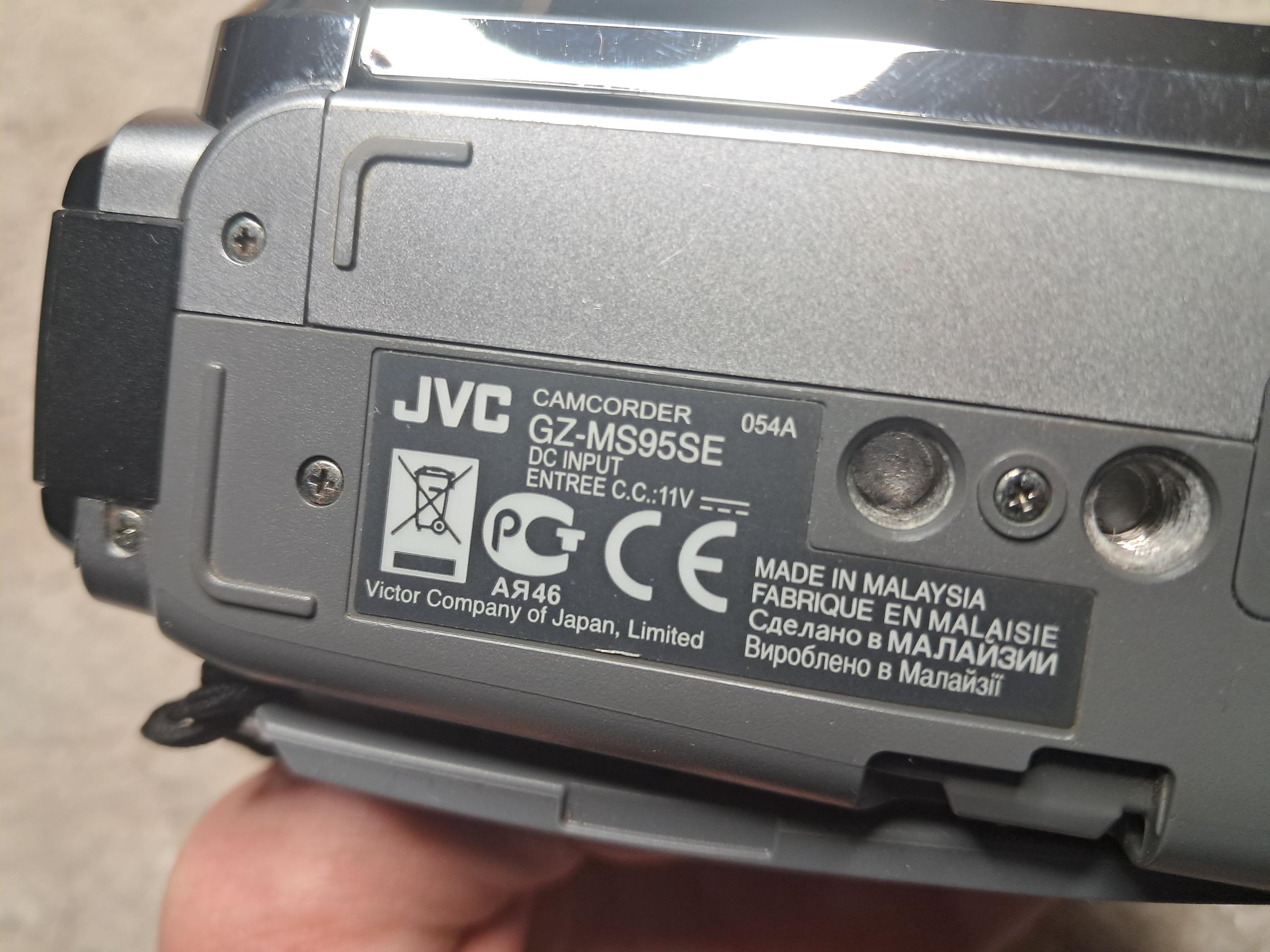 JVC Everio GZ-MS95SE Digital Camcorder Boxed Bundle Dual SD 35x
