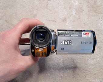 JVC Everio GZ-MS120SER Camcorder Digital Video Camera SD 8 Gb