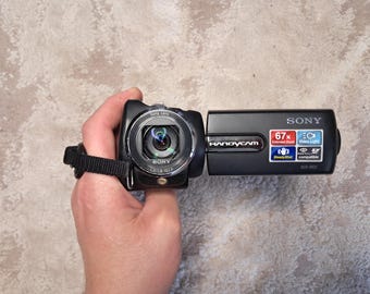 Комплект видеокамеры Handycam Sony DCR-SR21 PAL Silver с 67-кратным оптическим зумом и жестким диском 80 ГБ