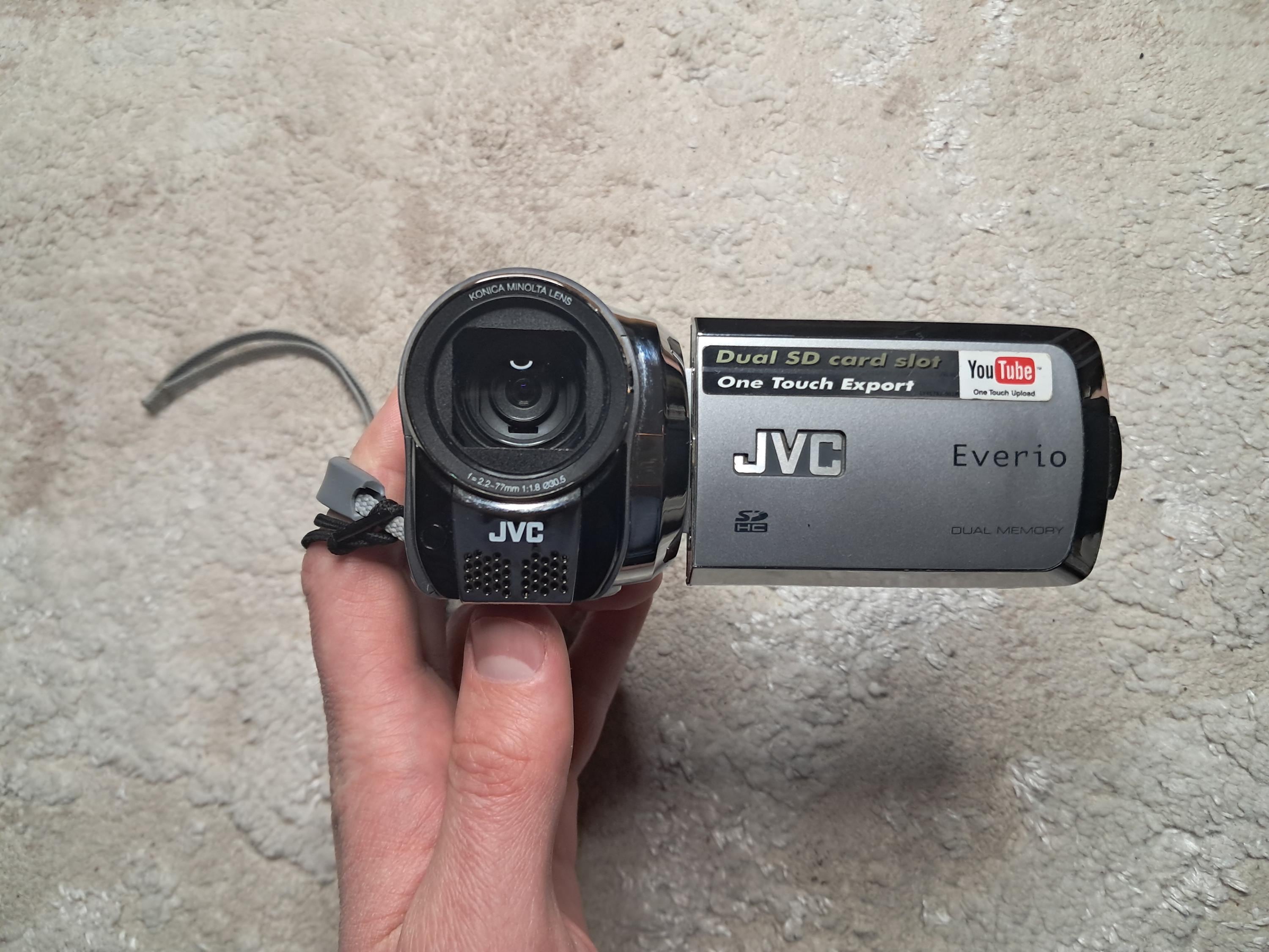 JVC Everio GZ-MS95SE Digital Camcorder Boxed Bundle Dual SD 35x