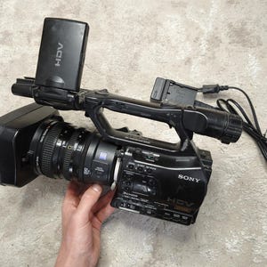 ビンテージ Sony HVR-Z7E HDV カムコーダー、プロ仕様 3CMOS ビデオカメラ、カールツァイスレンズ搭載、レトロな Y2K スケートビデオカメラ、希少なデジタルカムコーダー