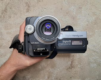 Full SET Mint Sony Handycam CCD-TRV46E Video Hi8 Pal With American