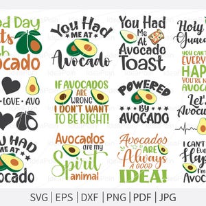 Puede incluir: Una colección de gráficos con temática de aguacate con varias frases e ilustraciones. Los diseños presentan aguacates, texto como "Good Day starts with avocado" y otros juegos de palabras relacionados con el aguacate. La paleta de colores incluye verde, marrón y negro.
