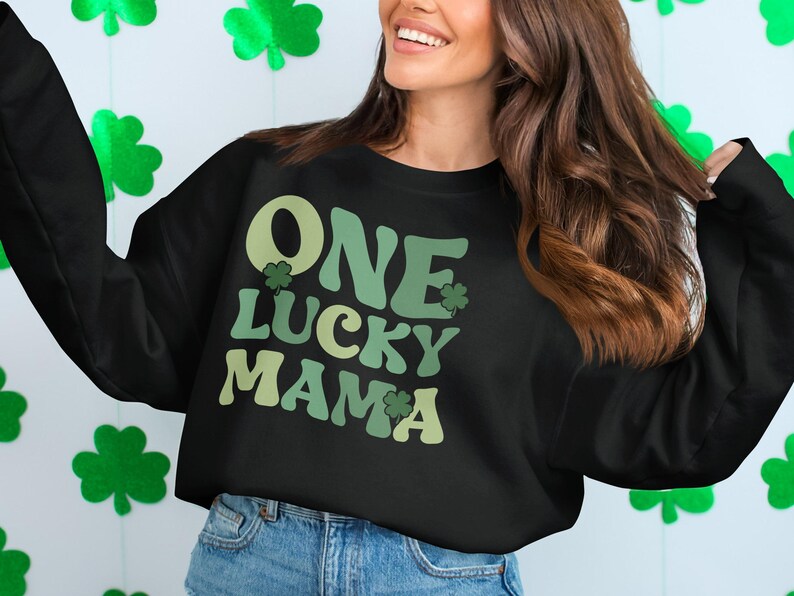 One Lucky Mama Clover designshirt, St Patricks Day T-shirt, leuk St Patricks Day-T-shirt, cadeau voor moeder, Irish Pride-shirt voor vrouwen afbeelding 7