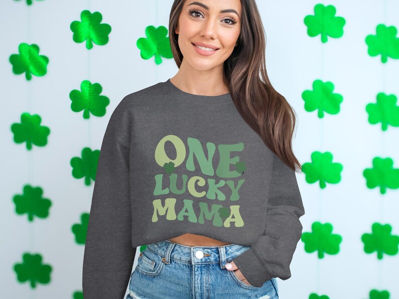 One Lucky Mama Clover designshirt, St Patricks Day T-shirt, leuk St Patricks Day-T-shirt, cadeau voor moeder, Irish Pride-shirt voor vrouwen afbeelding 5