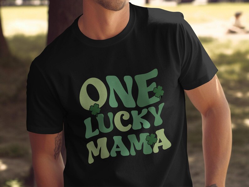 One Lucky Mama Clover designshirt, St Patricks Day T-shirt, leuk St Patricks Day-T-shirt, cadeau voor moeder, Irish Pride-shirt voor vrouwen afbeelding 2
