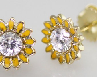 18 kt gold yellow enamel flower studs.