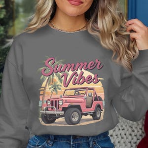 Retro Summer Vibes Sweatshirt, Vintage Jeep Graphic, Casual Women's Pullover, Beach Style Top, Cool Gray Apparel