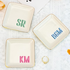 Plato para anillos con monograma de sombra personalizado, plato para baratijas con inicial personalizada, plato para joyas con letras, regalo para dama de honor de boda, regalo de cumpleaños para mejor amiga