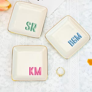 Personalisierte Schmuckschale mit Schattenmonogramm, individuell gestaltete Schmuckschale mit Blockschatten, Schmuckschale mit Buchstaben, Geschenk für Brautjungfern, Geburtstagsgeschenk für Freunde